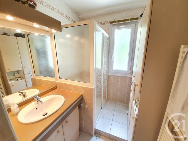 Appartement T4 à vendre - 4 pièces - 79.06 m2 - OULLINS - 69 - RHONE-ALPES - Century 21 Grande Rue Appartement T4 à vendre - 4 pièces - 79.06 m2 - OULLINS - 69 - RHONE-ALPES - Century 21 Grande Rue
