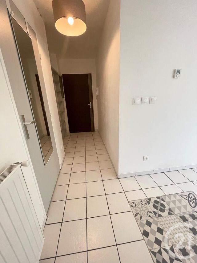 Appartement F1 à louer - 1 pièce - 33.9 m2 - OULLINS - 69 - RHONE-ALPES - Century 21 Grande Rue Appartement F1 à louer - 1 pièce - 33.9 m2 - OULLINS - 69 - RHONE-ALPES - Century 21 Grande Rue