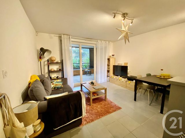 Appartement T2 à vendre - 2 pièces - 42.39 m2 - OULLINS - 69 - RHONE-ALPES - Century 21 Grande Rue
