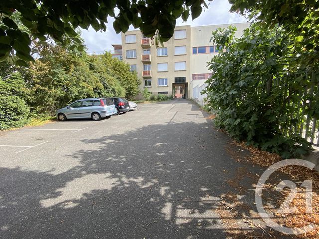 parking - OULLINS - 69