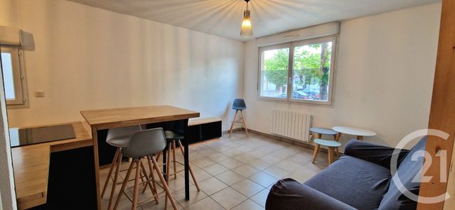 Appartement F1 bis à louer - 2 pièces - 38.94 m2 - DECINES CHARPIEU - 69 - RHONE-ALPES - Century 21 Grande Rue