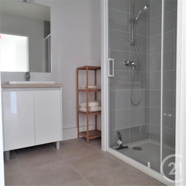 Afficher la photo en grand Appartement F2 à louer - 2 pièces - 40.82 m2 - VILLEURBANNE - 69 - RHONE-ALPES - Century 21 Grande Rue