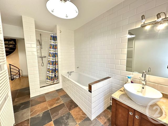 Afficher la photo en grand maison à louer - 5 pièces - 125.58 m2 - ST GENIS LAVAL - 69 - RHONE-ALPES - Century 21 Grande Rue