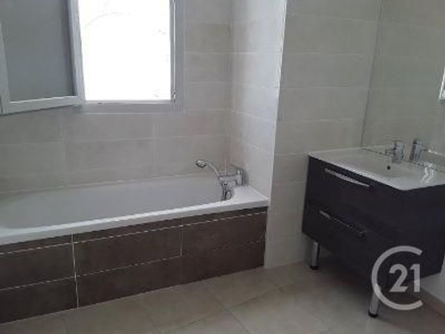 Afficher la photo en grand Appartement F3 à louer - 3 pièces - 72.24 m2 - VILLEURBANNE - 69 - RHONE-ALPES - Century 21 Grande Rue