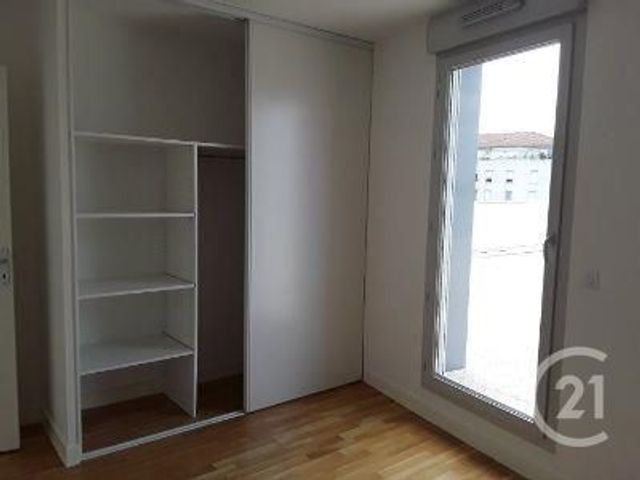 Afficher la photo en grand Appartement F3 à louer - 3 pièces - 72.24 m2 - VILLEURBANNE - 69 - RHONE-ALPES - Century 21 Grande Rue