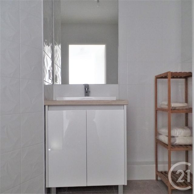 Appartement F2 à louer - 2 pièces - 40.82 m2 - VILLEURBANNE - 69 - RHONE-ALPES - Century 21 Grande Rue