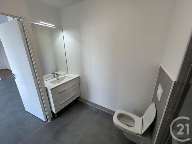 Appartement à louer - 2 pièces - 42.17 m2 - LYON - 69008 - RHONE-ALPES - Century 21 Grande Rue