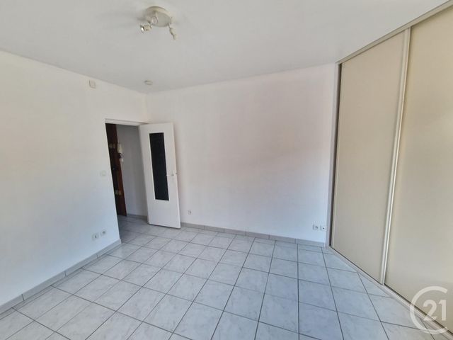 Appartement T3 à vendre - 3 pièces - 57.61 m2 - OULLINS - 69 - RHONE-ALPES - Century 21 Grande Rue