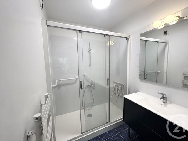 Appartement T2 à louer - 2 pièces - 44.58 m2 - LYON - 69003 - RHONE-ALPES - Century 21 Grande Rue