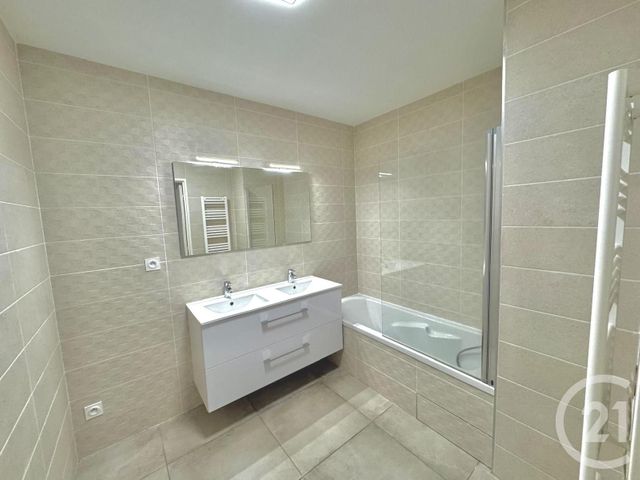 Appartement T4 à louer - 4 pièces - 82.8 m2 - STE FOY LES LYON - 69 - RHONE-ALPES - Century 21 Grande Rue