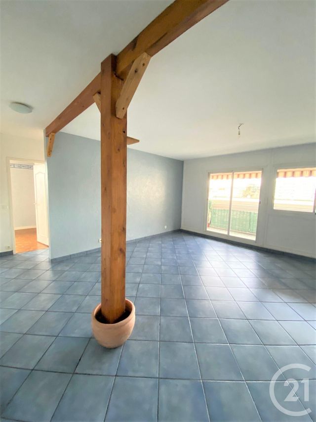 Appartement T3 à louer - 3 pièces - 72.74 m2 - PIERRE BENITE - 69 - RHONE-ALPES - Century 21 Grande Rue