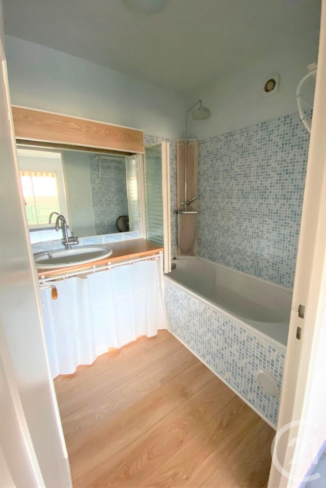 Appartement T3 à louer - 3 pièces - 72.74 m2 - PIERRE BENITE - 69 - RHONE-ALPES - Century 21 Grande Rue