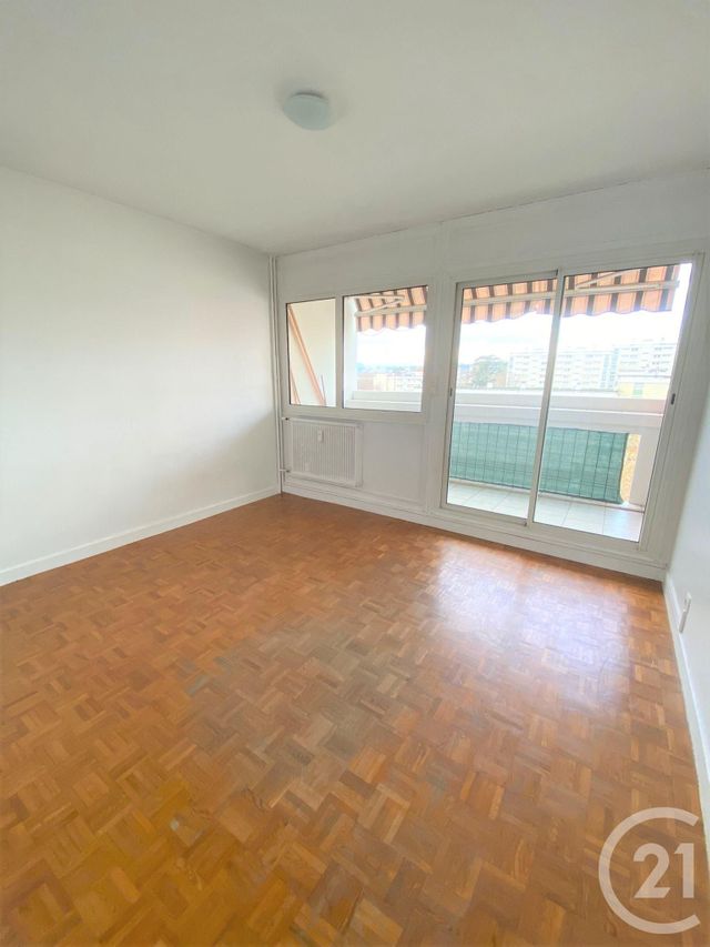 Appartement T3 à louer - 3 pièces - 72.74 m2 - PIERRE BENITE - 69 - RHONE-ALPES - Century 21 Grande Rue