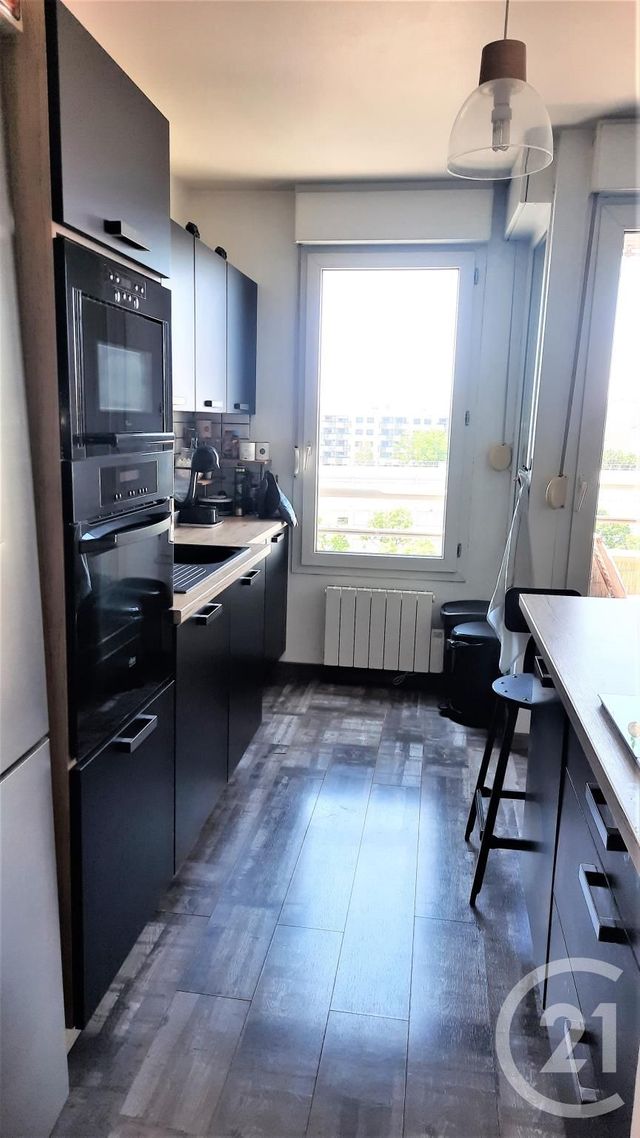 Appartement F2 à louer - 2 pièces - 52.0 m2 - VILLEURBANNE - 69 - RHONE-ALPES - Century 21 Grande Rue