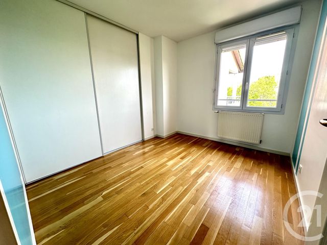 Appartement F4 à louer - 4 pièces - 85.42 m2 - ST GENIS LAVAL - 69 - RHONE-ALPES - Century 21 Grande Rue