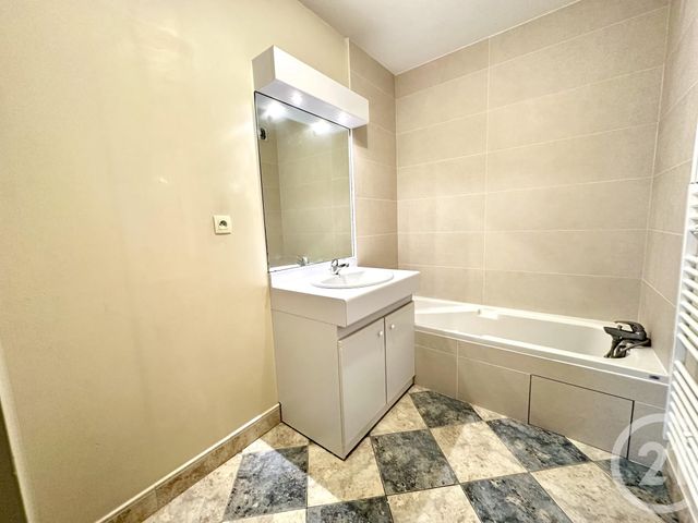 Appartement F4 à louer - 4 pièces - 85.42 m2 - ST GENIS LAVAL - 69 - RHONE-ALPES - Century 21 Grande Rue