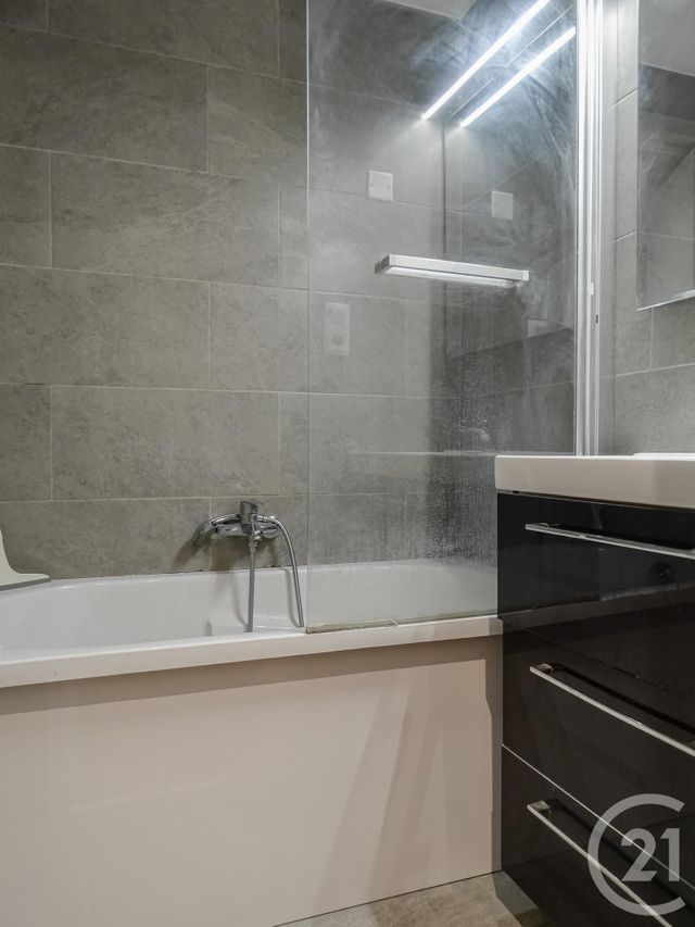 Appartement T4 à vendre - 4 pièces - 81.45 m2 - LYON - 69003 - RHONE-ALPES - Century 21 Grande Rue