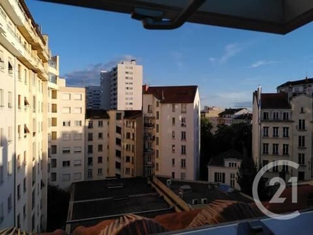 Appartement T4 à vendre - 4 pièces - 81.45 m2 - LYON - 69003 - RHONE-ALPES - Century 21 Grande Rue