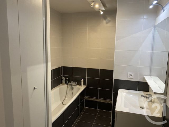 Appartement F3 à louer - 3 pièces - 73.23 m2 - LYON - 69008 - RHONE-ALPES - Century 21 Grande Rue