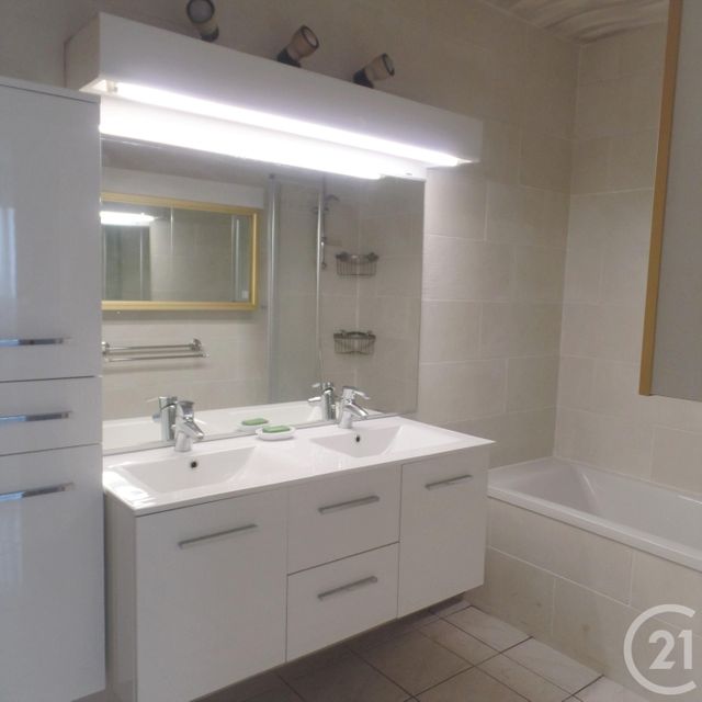 Appartement F4 à vendre - 4 pièces - 90.22 m2 - BRON - 69 - RHONE-ALPES - Century 21 Grande Rue