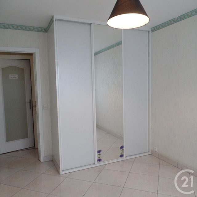 Appartement F4 à vendre - 4 pièces - 90.22 m2 - BRON - 69 - RHONE-ALPES - Century 21 Grande Rue