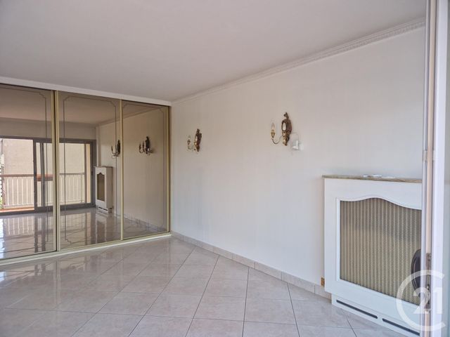 Appartement F4 à vendre - 4 pièces - 90.22 m2 - BRON - 69 - RHONE-ALPES - Century 21 Grande Rue