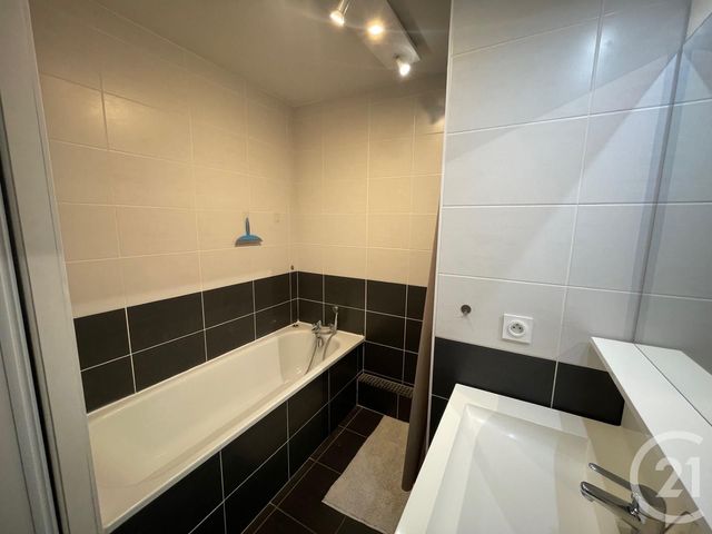 Appartement F3 à louer - 3 pièces - 73.23 m2 - LYON - 69008 - RHONE-ALPES - Century 21 Grande Rue