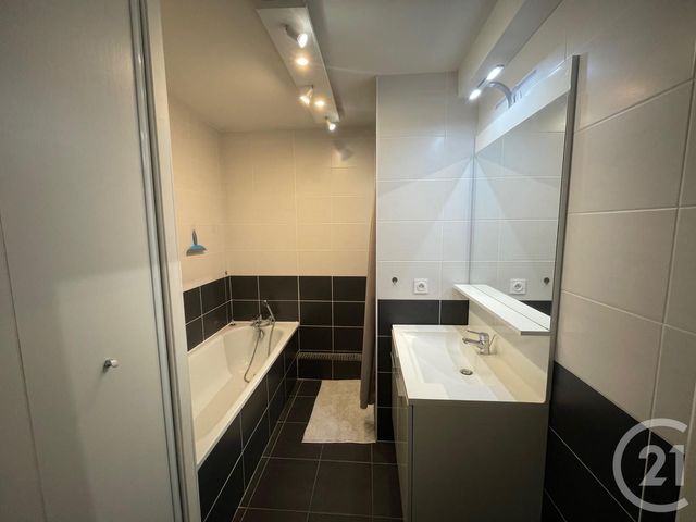 Appartement F3 à louer - 3 pièces - 73.23 m2 - LYON - 69008 - RHONE-ALPES - Century 21 Grande Rue
