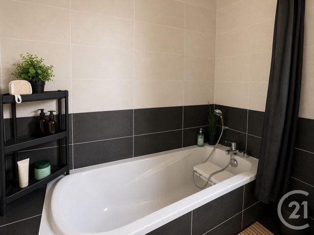 maison à louer - 5 pièces - 120.0 m2 - JARDIN - 38 - RHONE-ALPES - Century 21 Grande Rue
