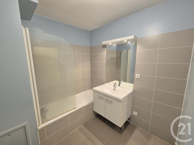 Appartement T2 à vendre - 2 pièces - 43.0 m2 - OULLINS - 69 - RHONE-ALPES - Century 21 Grande Rue