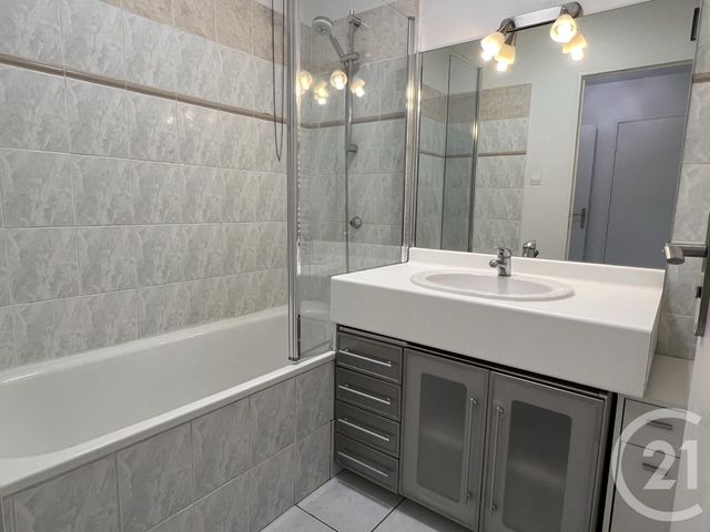 Appartement T3 à louer - 3 pièces - 76.5 m2 - LYON - 69003 - RHONE-ALPES - Century 21 Grande Rue