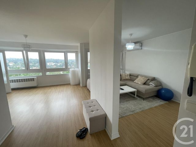 Appartement F4 à louer - 3 pièces - 77.09 m2 - OULLINS - 69 - RHONE-ALPES - Century 21 Grande Rue