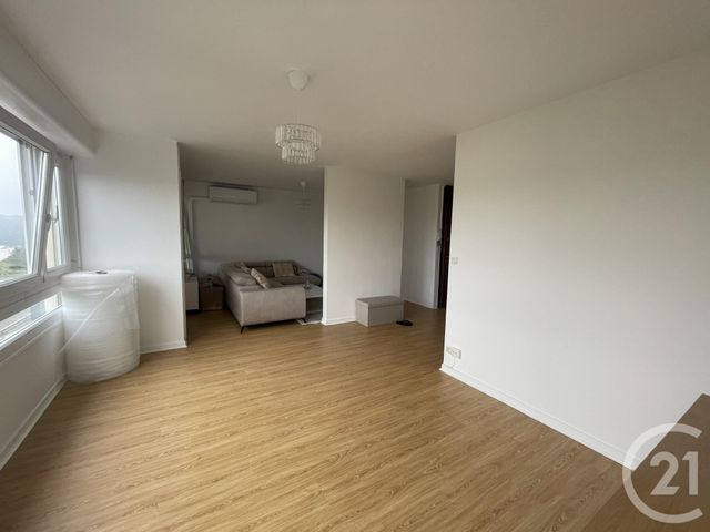 Appartement F4 à louer - 3 pièces - 77.09 m2 - OULLINS - 69 - RHONE-ALPES - Century 21 Grande Rue