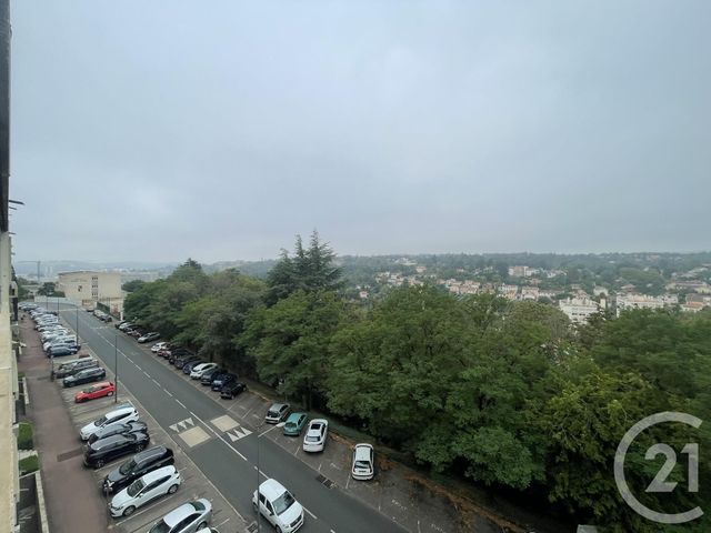 Appartement F4 à louer - 3 pièces - 77.09 m2 - OULLINS - 69 - RHONE-ALPES - Century 21 Grande Rue