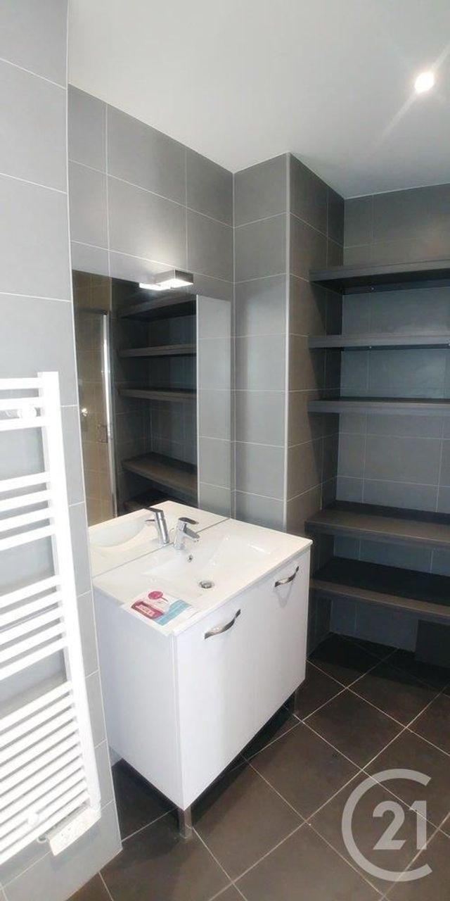 Appartement F2 à louer - 2 pièces - 36.0 m2 - LYON - 69001 - RHONE-ALPES - Century 21 Grande Rue