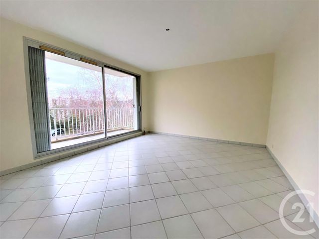 Appartement F1 à louer - 1 pièce - 30.0 m2 - OULLINS - 69 - RHONE-ALPES - Century 21 Grande Rue