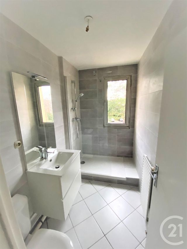 Appartement F1 à louer - 1 pièce - 30.0 m2 - OULLINS - 69 - RHONE-ALPES - Century 21 Grande Rue