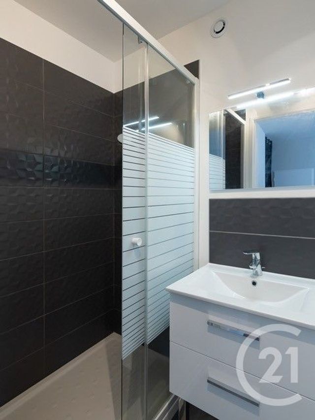 Appartement F2 à louer - 2 pièces - 28.35 m2 - LYON - 69006 - RHONE-ALPES - Century 21 Grande Rue
