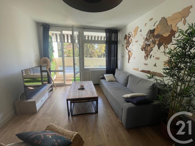 Appartement T2 à louer - 2 pièces - 46.08 m2 - OULLINS - 69 - RHONE-ALPES - Century 21 Grande Rue