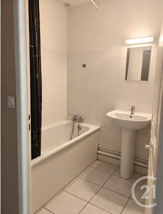 Appartement T2 à louer - 2 pièces - 39.2 m2 - ST ETIENNE - 42 - RHONE-ALPES - Century 21 Grande Rue